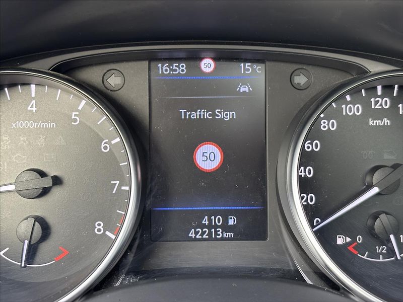Nissan Qashqai 1,3 DIG-T Tekna PANORAMA TAŽNÉ - fotka 41 z 49