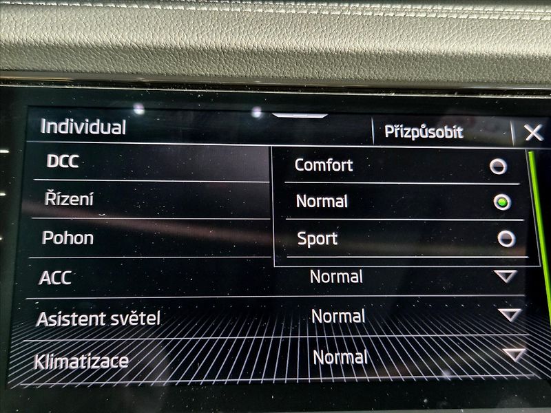 Škoda Kodiaq 2,0 TDi 147kW DSG 4x4 L&K Tažn - fotka 28 z 36