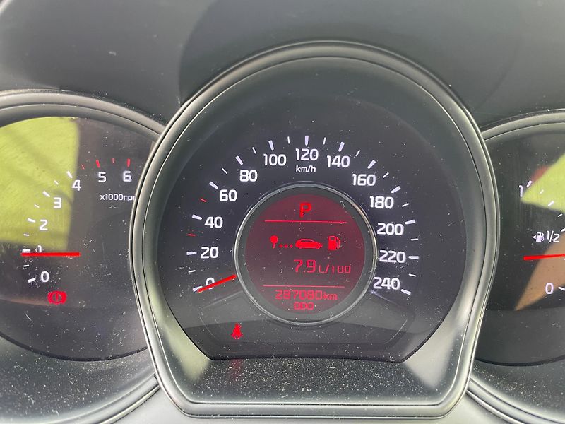 Kia Ceed 1,6 CRDi 100kW AUTOMAT - fotka 22 z 24