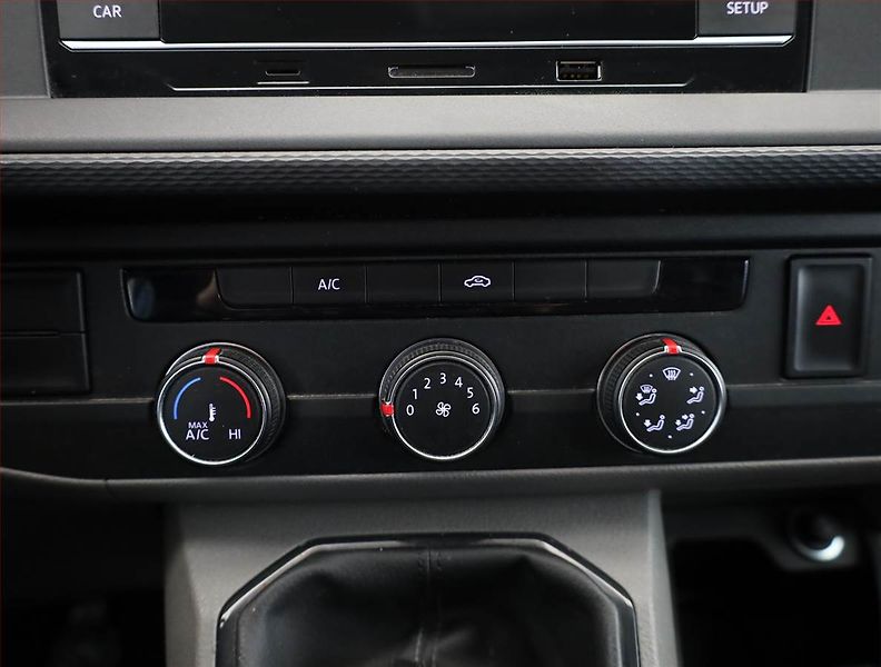 Volkswagen Transporter (2021) 2.0 TDI, ČR, 1Maj - fotka 10 z 13