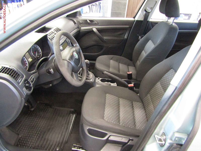 Škoda Octavia (2011) 1.6 TDi, 2.maj,ČR, servis - fotka 9 z 19