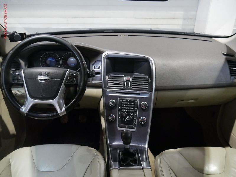 Volvo XC60 (2013) 2.4d 4x4, ČR, Xenon, kůže - fotka 8 z 15