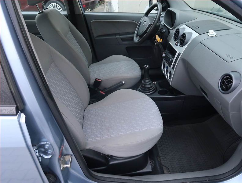 Ford Fusion (2005) 1.6 TDCi, nová STK, Tažné - fotka 9 z 13
