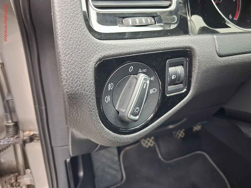 Volkswagen Golf (2014) 2.0 TDi, 1.maj, Comfortline - fotka 14 z 16