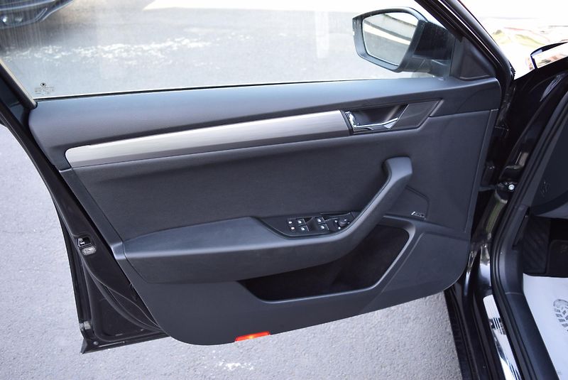 Škoda Superb (2019) 1.5TSI 110kw DSG STYLE PLUS  - fotka 19 z 43