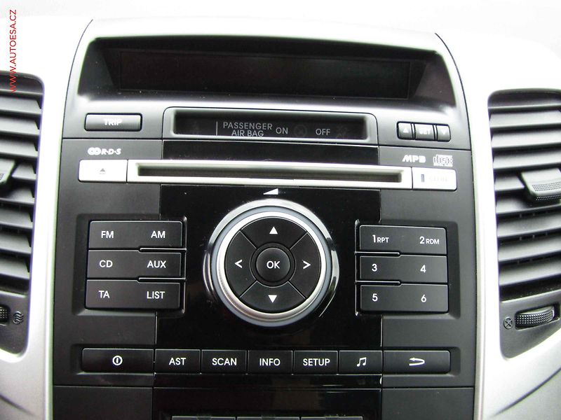 Kia Venga (2010) 1.4 CRDi, AC, park.asist - fotka 12 z 15