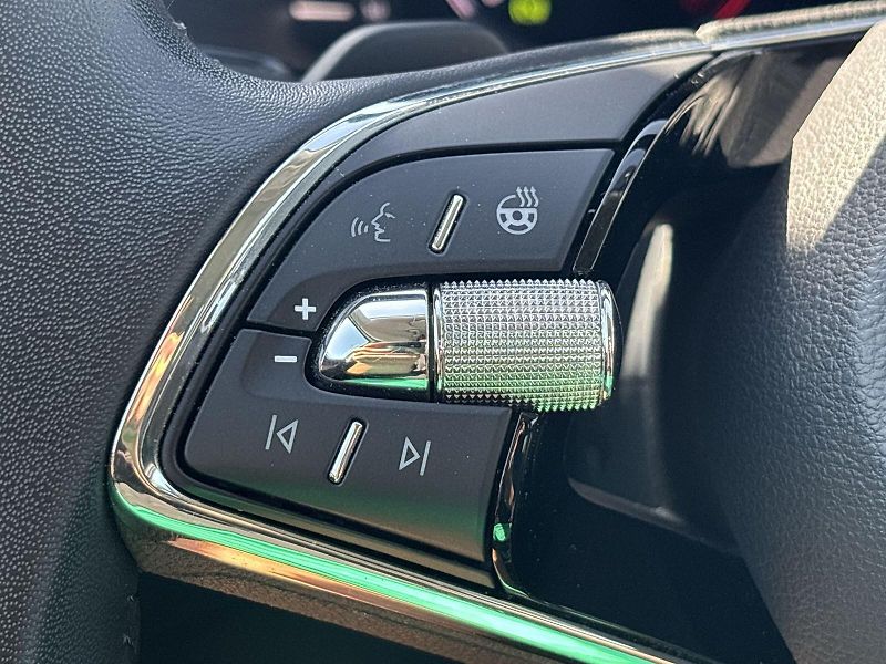 Škoda Karoq (2023) 1.5 TSI DSG Style + - fotka 20 z 33