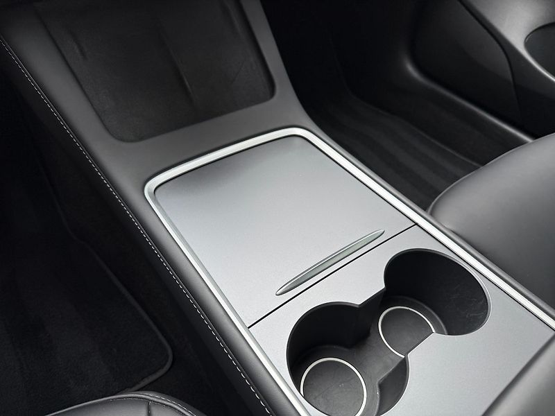 Tesla Model 3 Long Range AWD - fotka 29 z 40