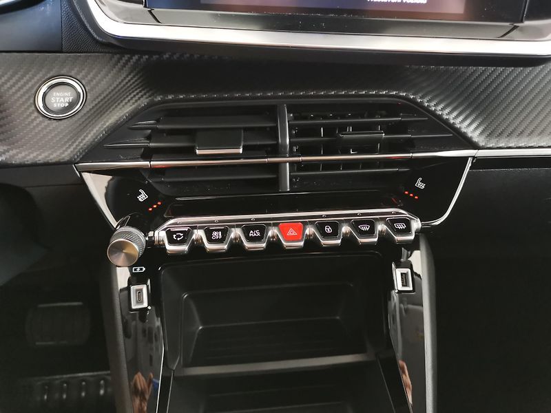 Peugeot 208 (2023) e LED APPCAR tepelko REZERVACE - fotka 21 z 26