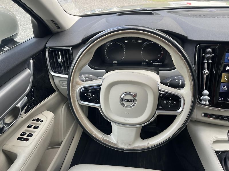 Volvo V90 (2019) 2,0 D4 140 Kw 4X4 AUT - fotka 12 z 20