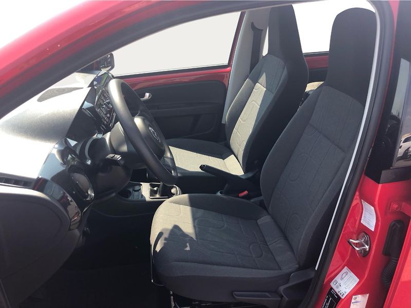 Volkswagen up! 1,0 44kW BMT Move - fotka 11 z 26