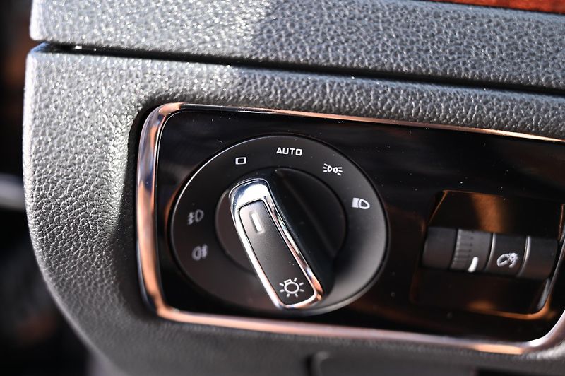 Škoda Superb 2.0TDI 125KW DSG Rezervace - fotka 22 z 56