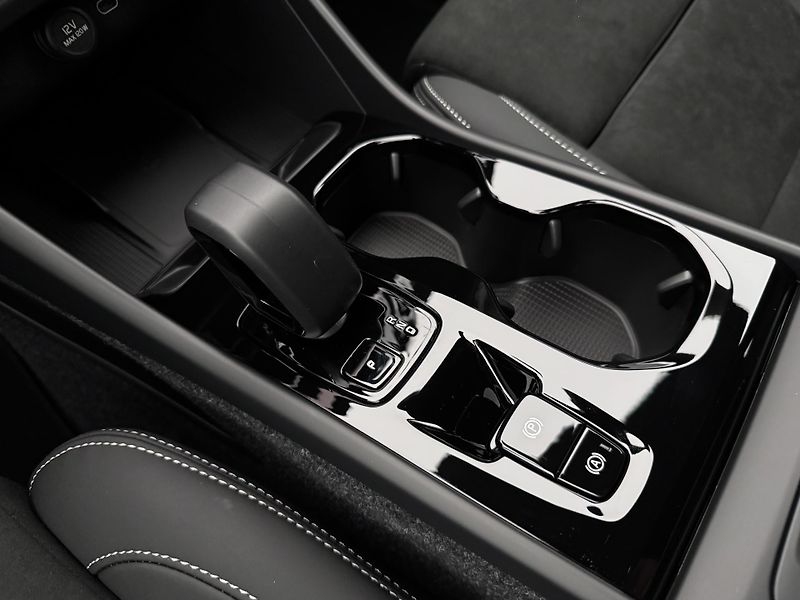 Volvo XC40 (2026) B3 BLACK EDITON  PLUS - fotka 21 z 23