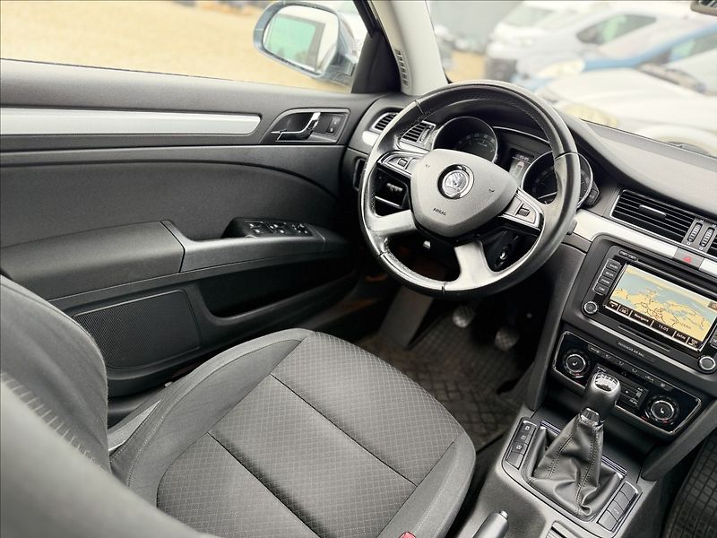 Škoda Superb 2,0 TDI PO ROZVODECH, NOVÁ STK - fotka 21 z 28