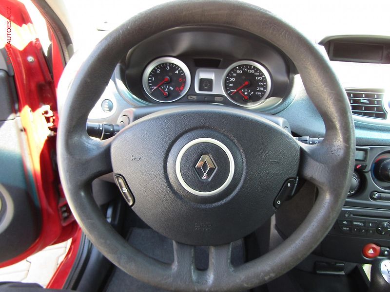 Renault Clio (2009) 1.5 dCi, ČR, AC, el. výbava - fotka 17 z 18