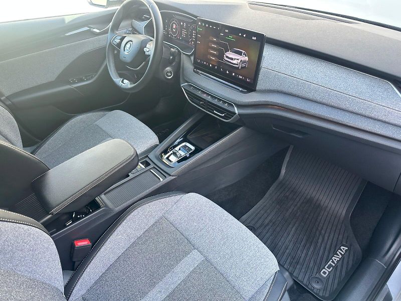 Škoda Octavia (2024) 1.5 TSI 110kW MHEV Top Selecti - fotka 7 z 24