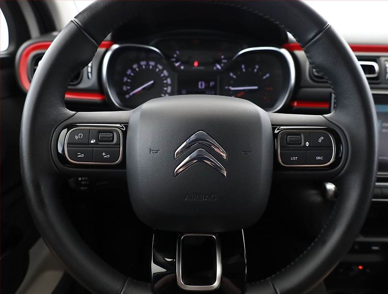 Citroën C3 (2018) 1.2 PureTech, Automat, Navi - fotka 8 z 19