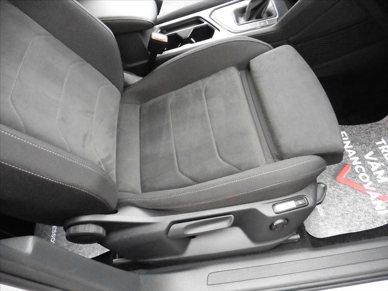 Volkswagen Tiguan 2,0 TDi Life DSG Navi - fotka 15 z 21