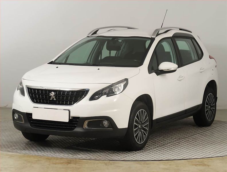 Peugeot 2008 (2018) 1.2 PureTech, Park. senzory - fotka 2 z 16