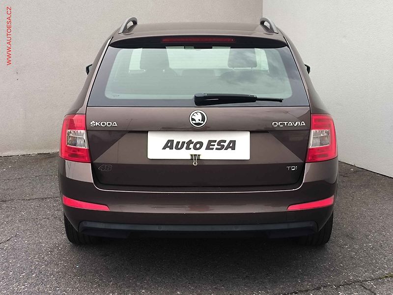 Škoda Octavia (2013) 1.6 TDi, DSG, park.čidla - fotka 5 z 23
