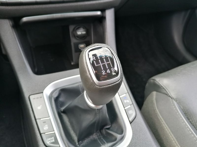 Hyundai i30 (2022) 1.6 CRDi MHEV 100kW Kůže - fotka 29 z 39