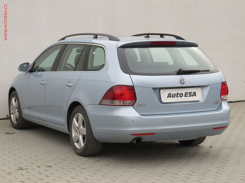 Volkswagen Golf (2011) 1.6 TDi, Panor, výhřev sed - fotka 6 z 19