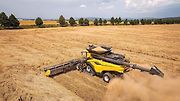 Nový kombajn CR11 firmy New Holland dokáže sklidit až sto tun obilí za hodinu