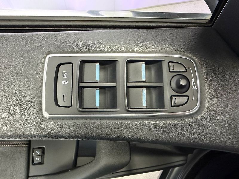 Jaguar F-Pace 2.0d AWD A/T PRESTIGE, WEBASTO - fotka 24 z 25