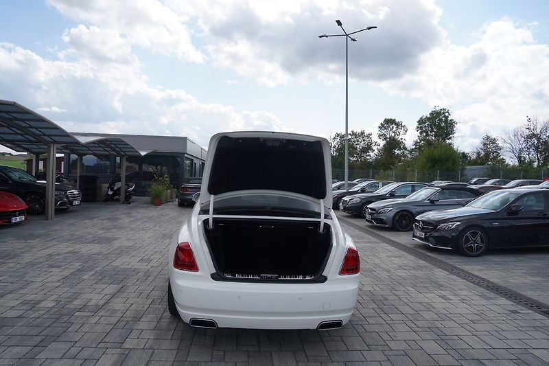 Rolls-Royce Ghost 6.75i V12  570 PS - fotka 13 z 45