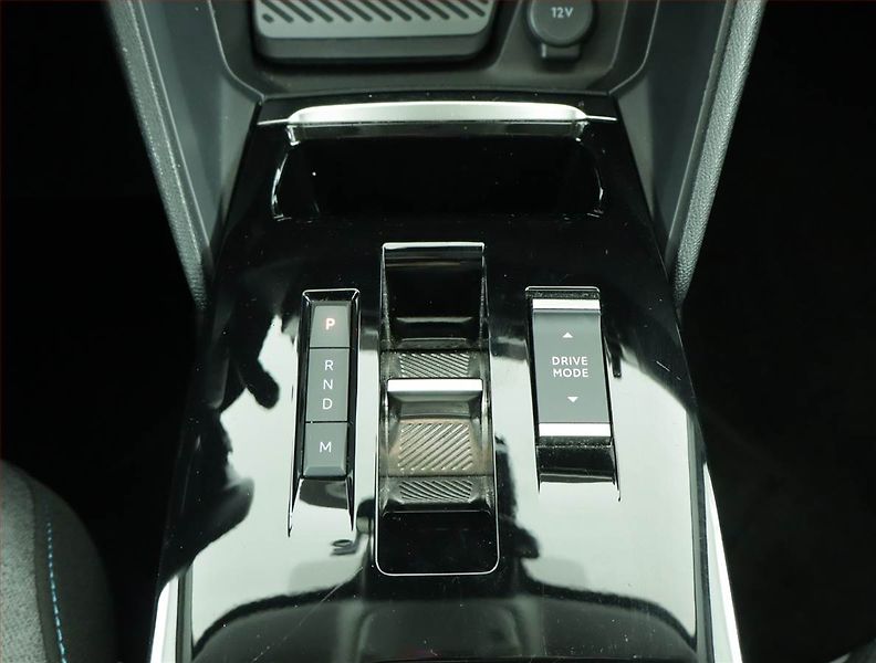 Citroën C4 X (2023) 1.2 PureTech, Automat - fotka 13 z 17
