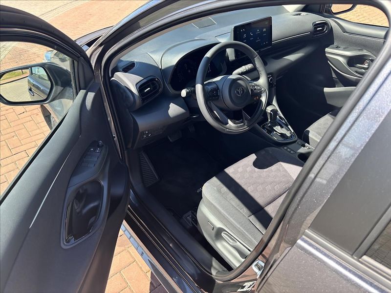 Toyota Yaris 1,5 HEV Style - fotka 9 z 11