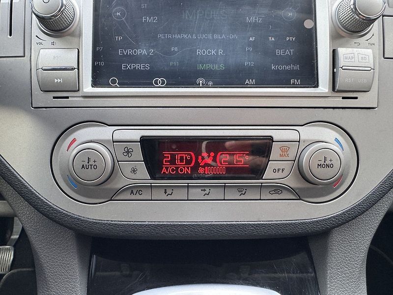 Ford Kuga (2011) 2.0TDCi AWD Titanium Navi - fotka 11 z 49
