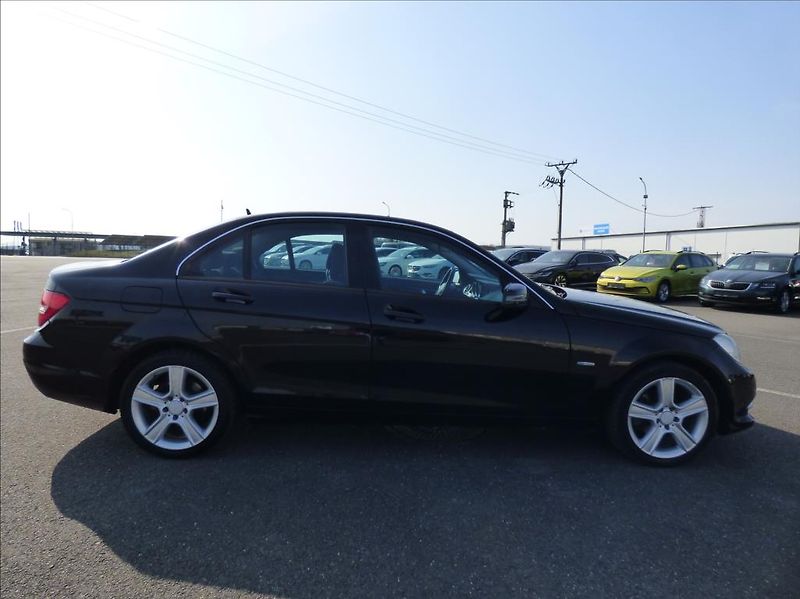 Mercedes-Benz Třídy C 2,2 CDI BlueEfficiency  180 CD - fotka 4 z 41