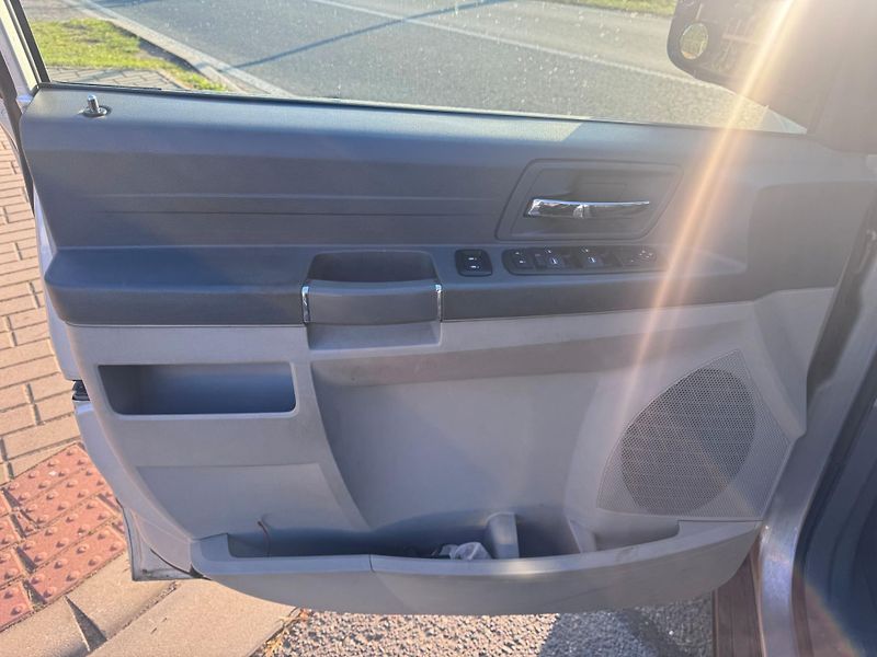 Chrysler Town & Country (2009) 3,3 V6 RT 2009 - fotka 14 z 19