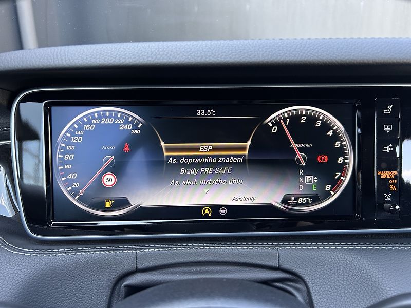 Mercedes-Benz Třídy S S 500 4MATIC COUPE - fotka 22 z 35