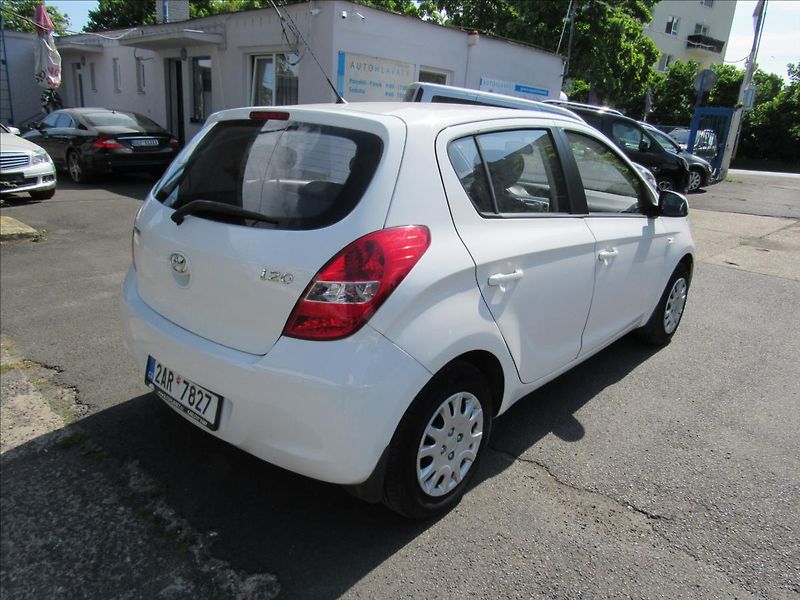 Hyundai i20 1,2 i 57kW - fotka 4 z 24