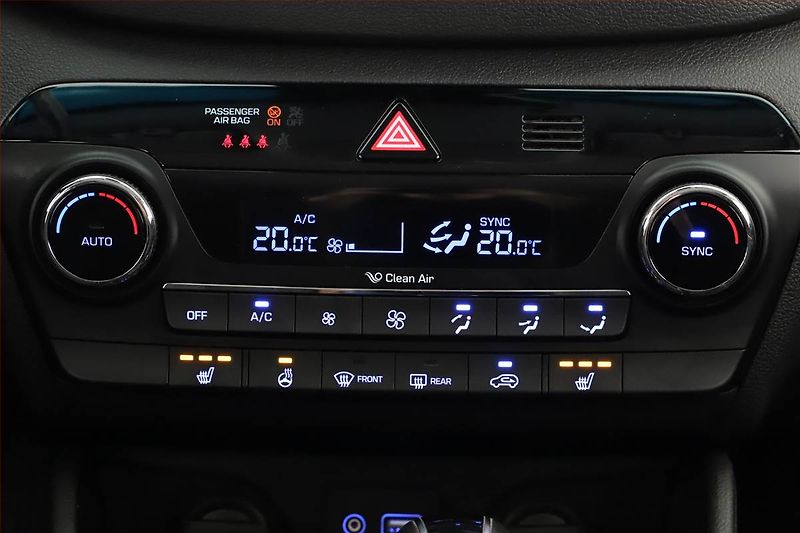 Hyundai Tucson (2016) 1.7 CRDi, Automat, Navi - fotka 16 z 22