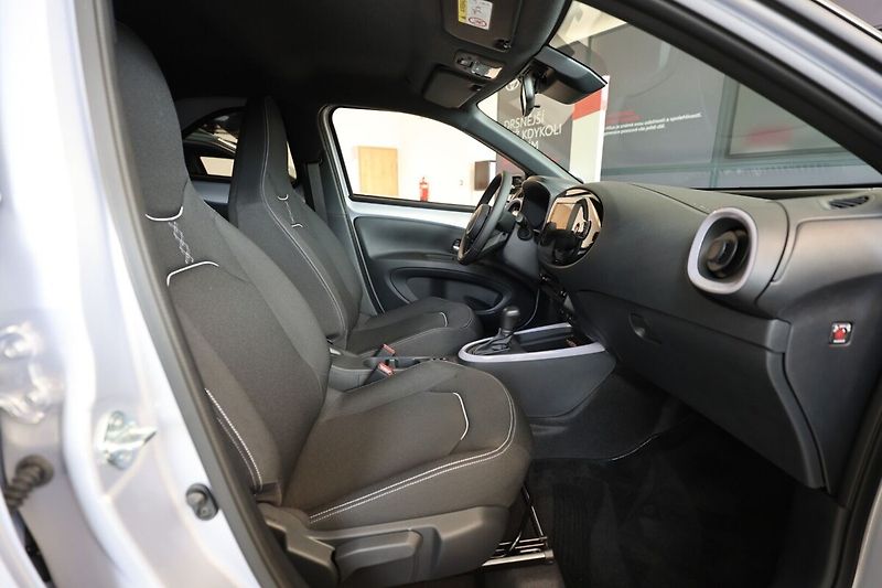Toyota Aygo Hybrid 1.5 Style Smart e-CVT - - fotka 7 z 18