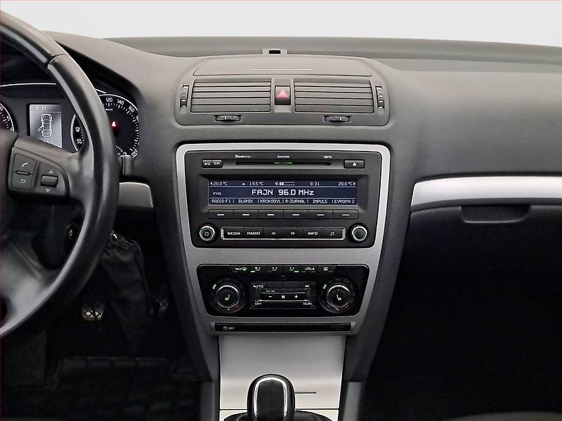 Škoda Octavia (2011) 1.6 TDI, po STK, oblíbený vůz - fotka 12 z 20