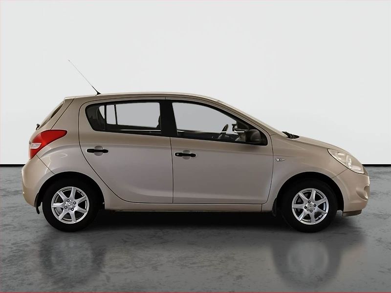 Hyundai i20 (2012) 1.2, Serv.kniha, po STK, Tažné - fotka 6 z 16