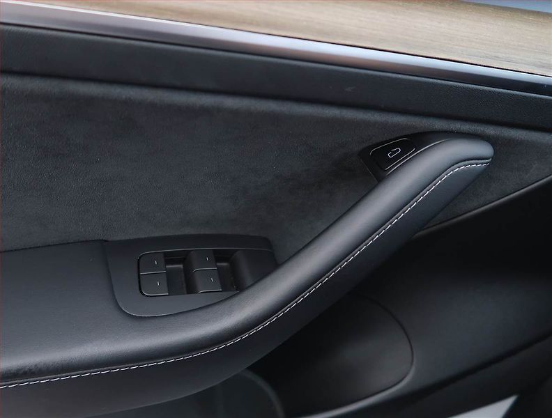 Tesla Model 3 (2021) Long Range 4WD 79kWh, SoH 81% - fotka 31 z 33