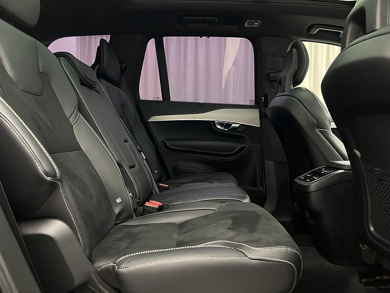 Volvo XC90 B5 AWD R-DESIGN 7 MÍST AUT  - fotka 23 z 47