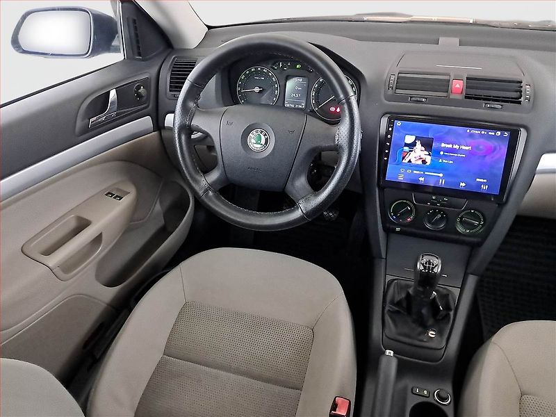 Škoda Octavia (2008) Ambiente 1.6, po STK, Tažné - fotka 7 z 17