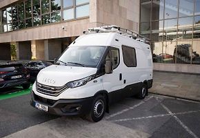 Nové policejní dodávky Iveco Daily v civilním provedení budou dohlížet na přestupky řidičů.