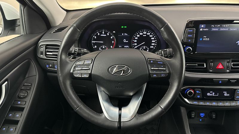 Hyundai i30 1.0 T-GDI Family Smart Kombi - fotka 9 z 24