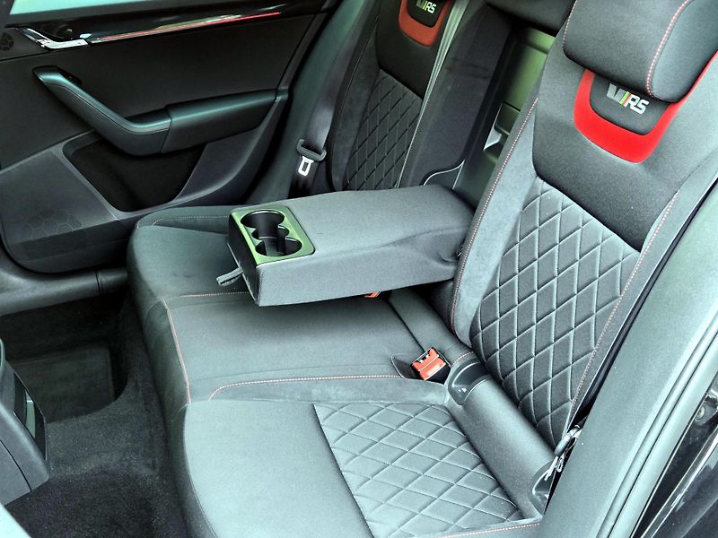 Škoda Octavia TDi RS,CEBIA *SERV.KNÍŽKA*  - fotka 21 z 48