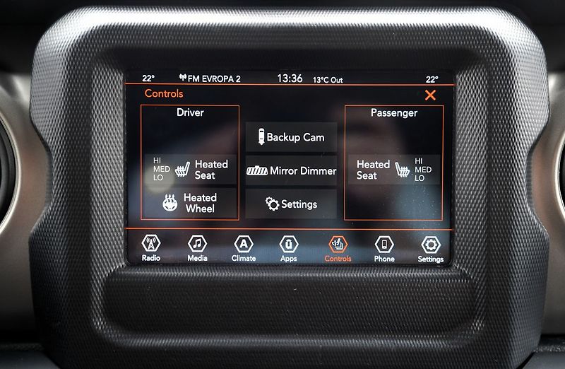 Jeep Wrangler 2.2 CRD/Sport/MultiJet/4x4/AT - fotka 41 z 44