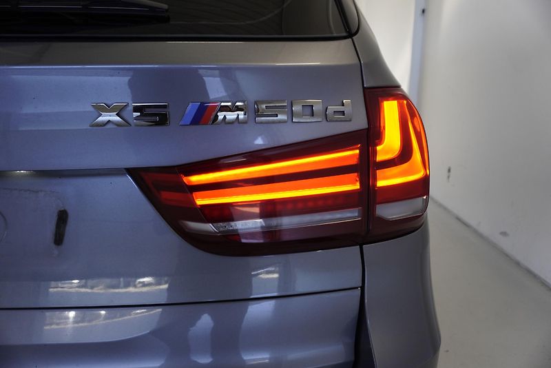 BMW X5 (2015) M50D SUV XDRIVE STEPTRONIC - fotka 9 z 42