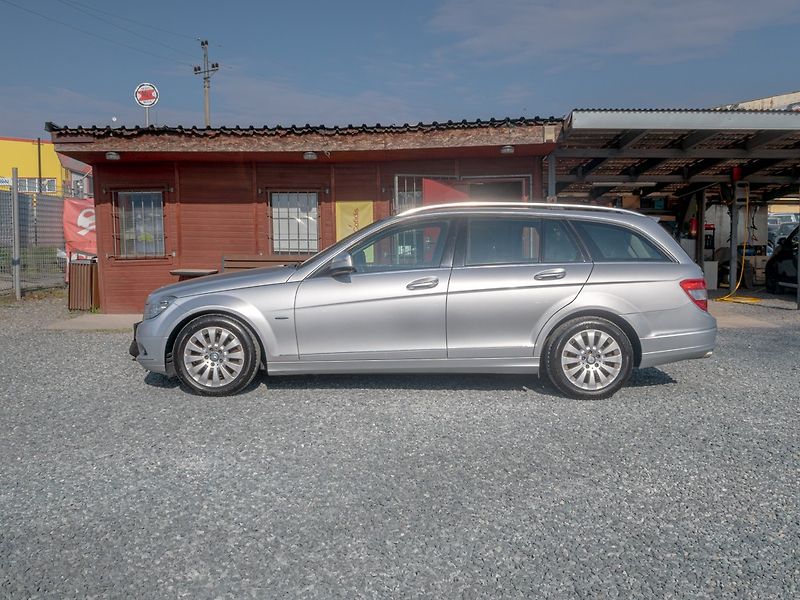 Mercedes-Benz Třídy C (2009) 200 135KW mat – NAVIGACE - fotka 8 z 46
