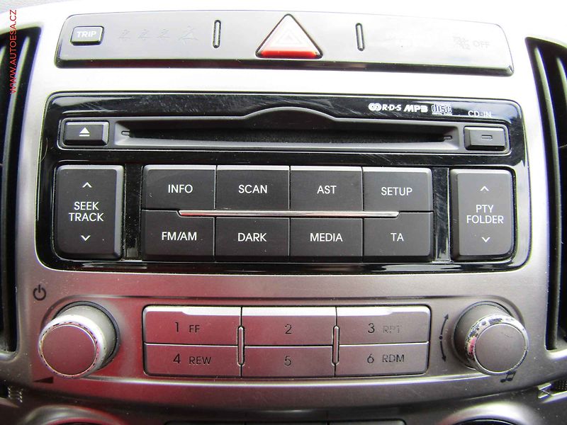 Hyundai i20 (2013) 1.3i, AC, TZ - fotka 12 z 16